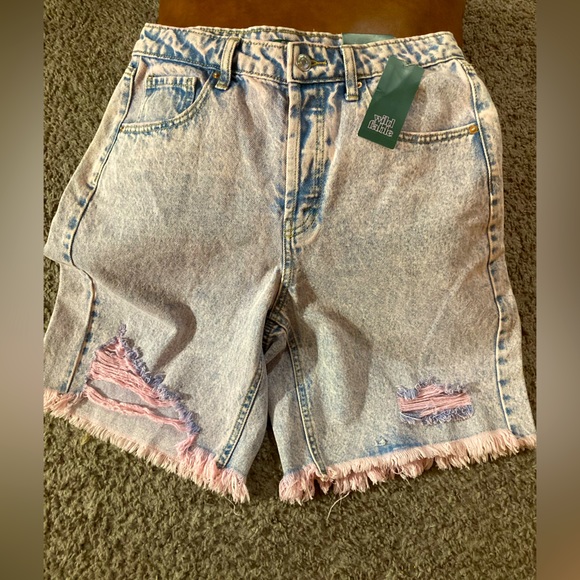 NWT Wild Fable pink acid wash, distressed, high rise bermuda jeans shorts, sz 6 - Picture 3 of 9